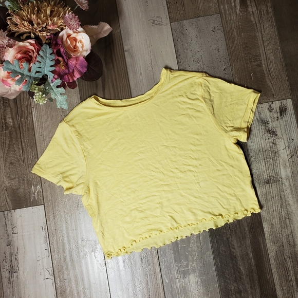 Pacsun Basics Lettuce Hem Crop Top Size Medium Pale Yellow EUC - Picture 2 of 14